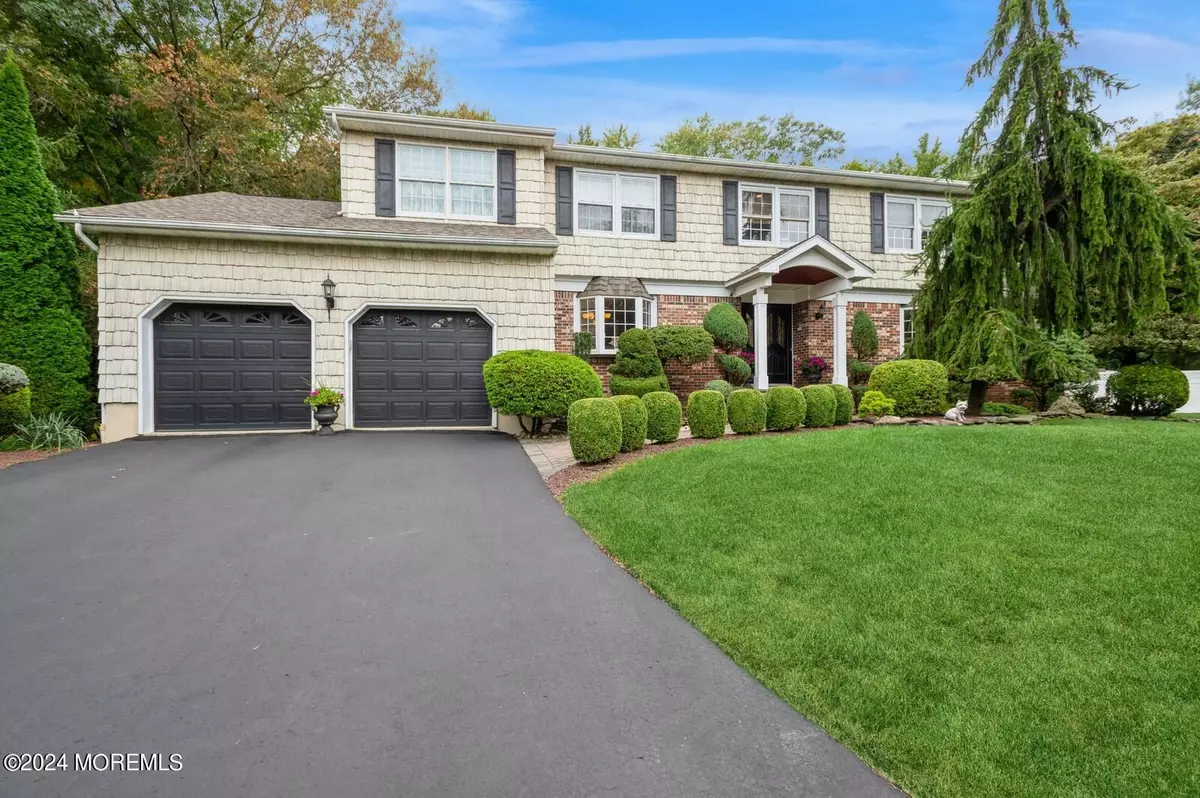 Manalapan, NJ 07726,5 Colby Court