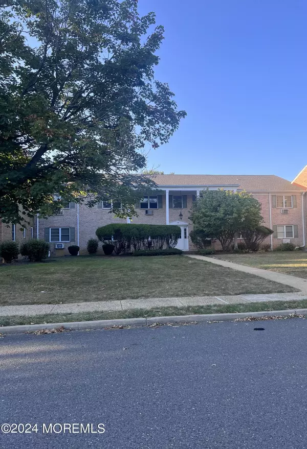 Freehold, NJ 07728,4 Windsor Terrace #H