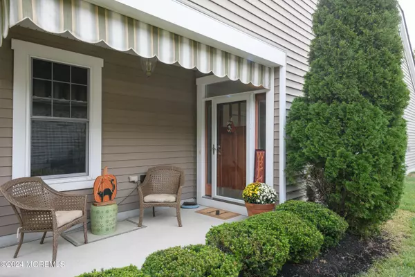 Oceanport, NJ 07757,18 Iselin Lane