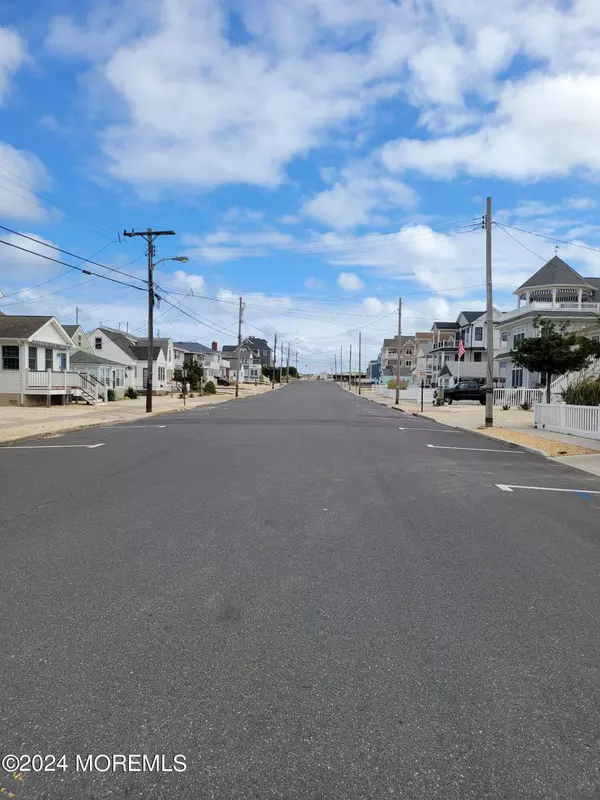 Lavallette, NJ 08735,3090 N Route 35 N #2