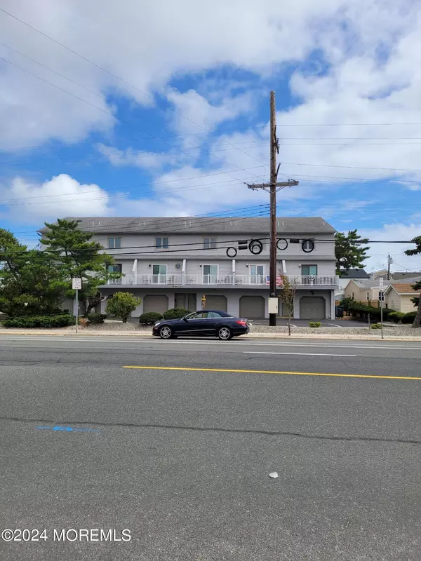 Lavallette, NJ 08735,3090 N Route 35 N #2