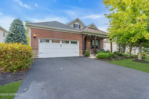 Farmingdale, NJ 07727,18 E Raphael Lane