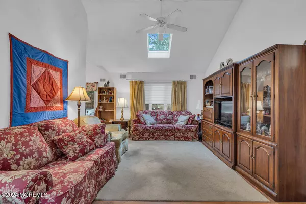 Manahawkin, NJ 08050,32 Admiral Avenue