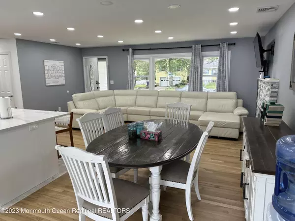 Oakhurst, NJ 07755,455 Redmond Avenue