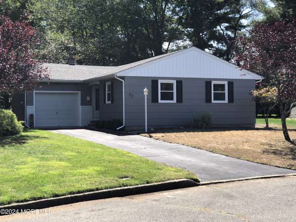 32 Cambridge Court, Toms River, NJ 08757