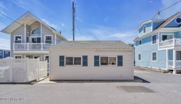 Lavallette, NJ 08735,11 E Channel Way