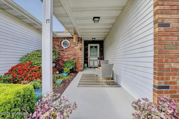 Marlboro, NJ 07746,17 Bishop Court