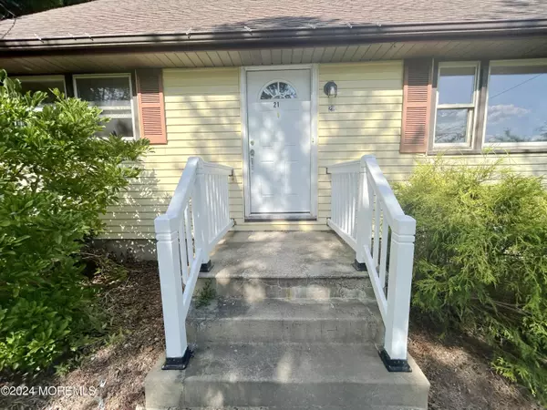 Stafford, NJ 08050,21 Cedar Avenue