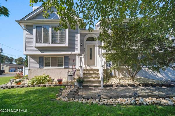 841 9th Avenue, Toms River, NJ 08757