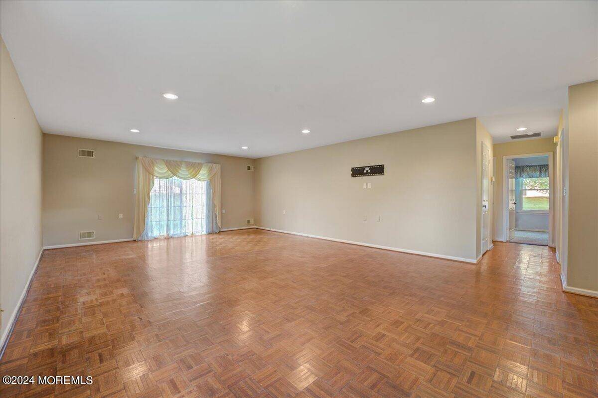 Marlboro, NJ 07746,26 Bishop Court