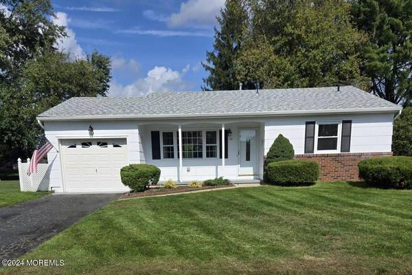 10 Surrey Court, Toms River, NJ 08757