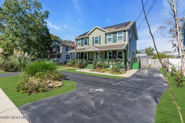 Lakehurst, NJ 08733,607 Poplar Street