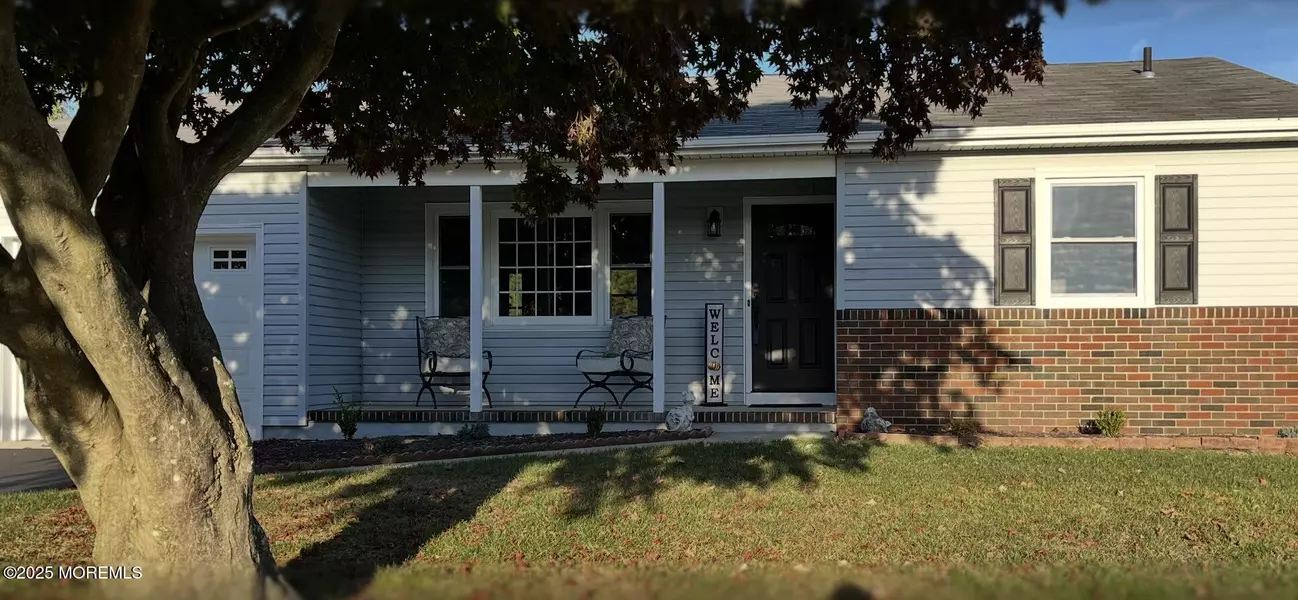 2 Hampshire Road, Toms River, NJ 08757