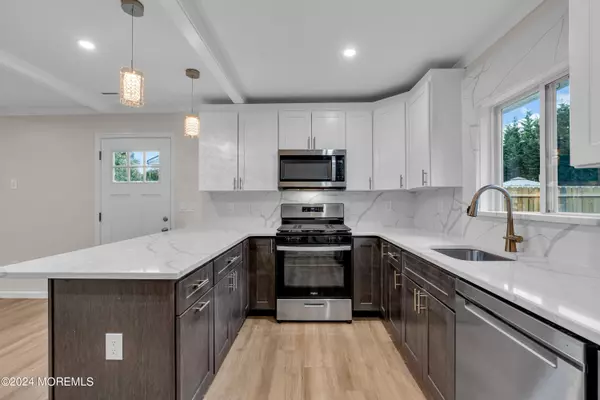 Hazlet, NJ 07730,11 Ann Court