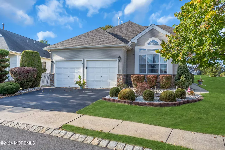 35 Dunrovin Court, Manchester, NJ 08759