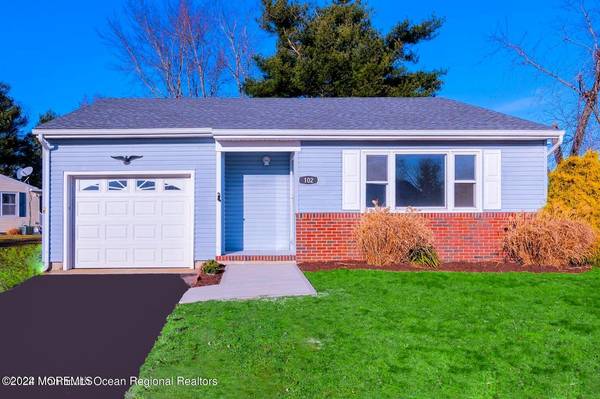 102 Hatfield Court, Toms River, NJ 08757