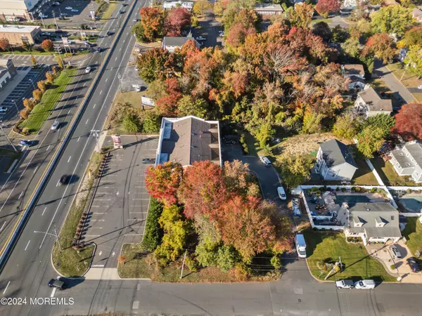 Oakhurst, NJ 07755,723 Talmadge Avenue