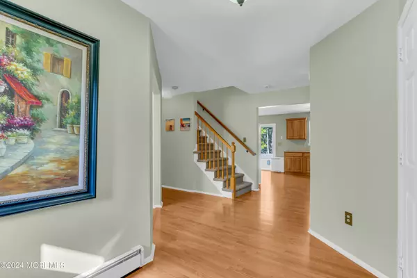 Howell, NJ 07731,17 Roe Lane