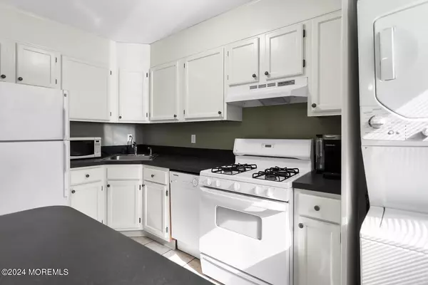 Red Bank, NJ 07701,217 Manor E
