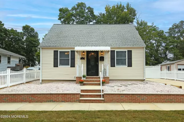 19 10th Street, Hazlet, NJ 07734