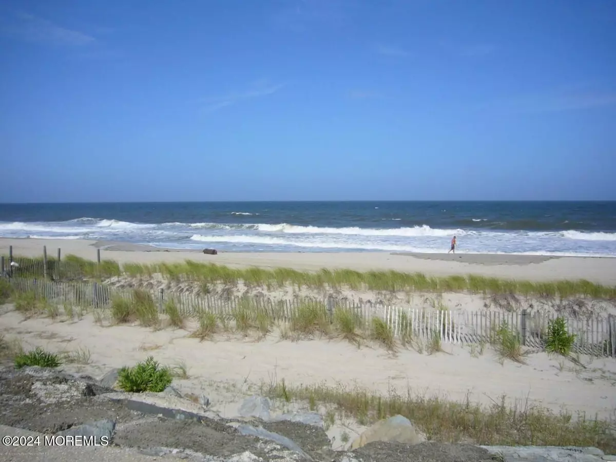 Sea Bright, NJ 07760,1187 Ocean Avenue #12