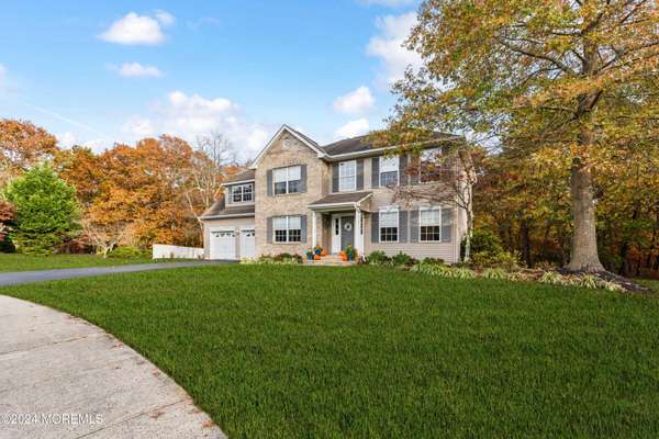 28 Roe Lane, Howell, NJ 07731