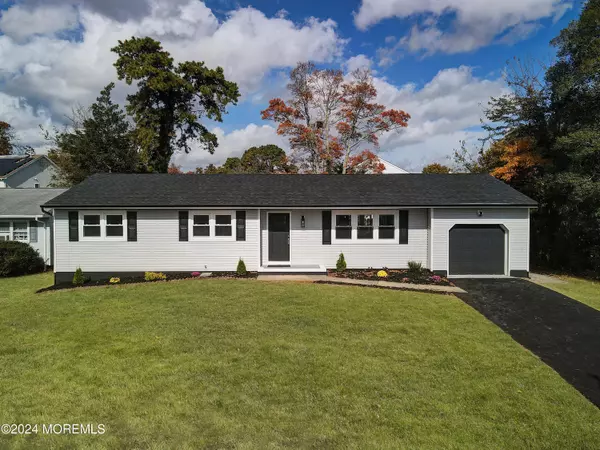 92 Holly Tree Lane, Toms River, NJ 08753