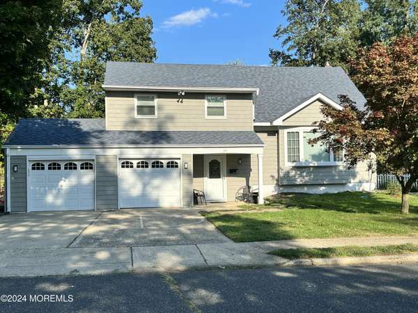 2 Roslyn Drive, Oakhurst, NJ 07755