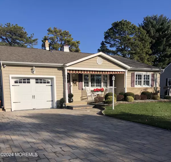 71 Brussels Court, Toms River, NJ 08757