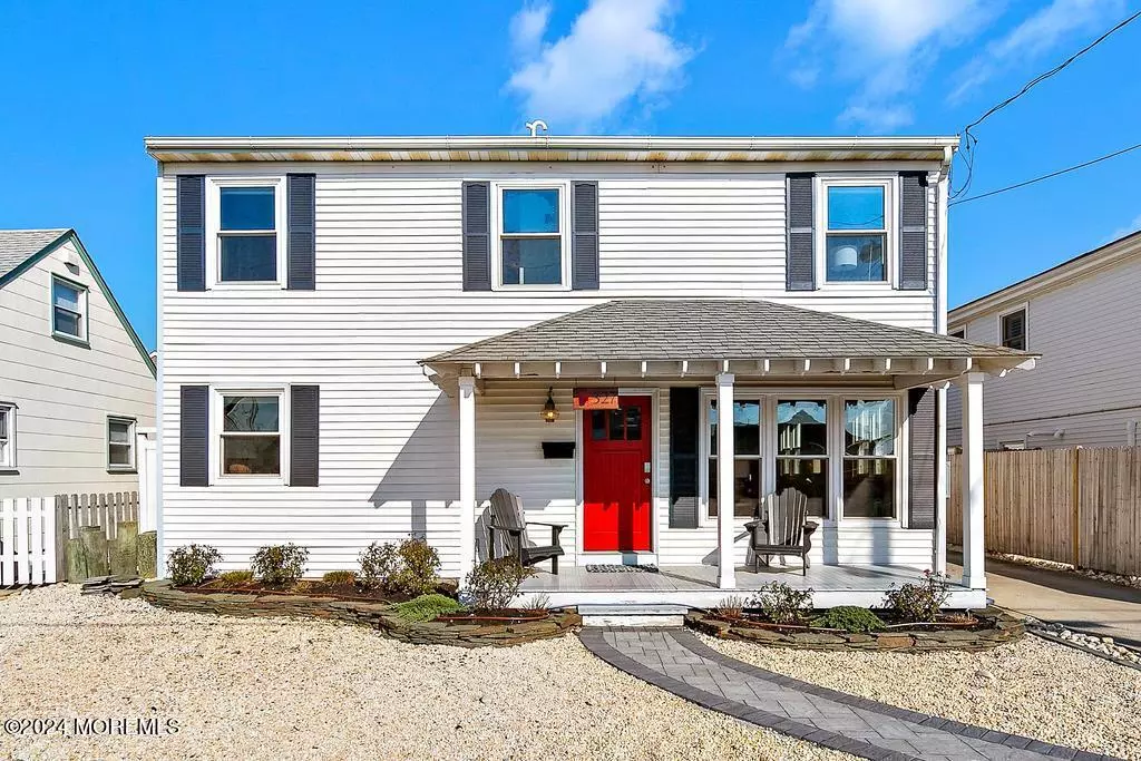 Surf City, NJ 08008,327 N 4th Street