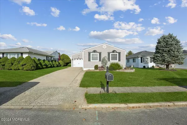 36 Pirogue Street, Toms River, NJ 08757