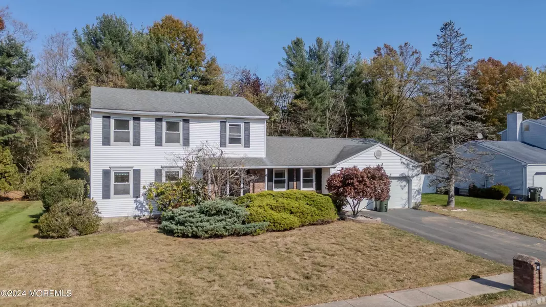 19 Colts Run, Marlboro, NJ 07746