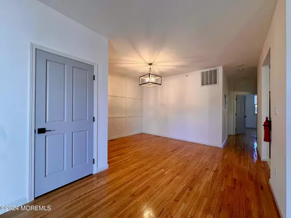 Point Pleasant, NJ 08742,865 Arnold Avenue #2