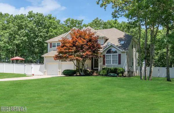 18 Harvard West Drive, Jackson, NJ 08527