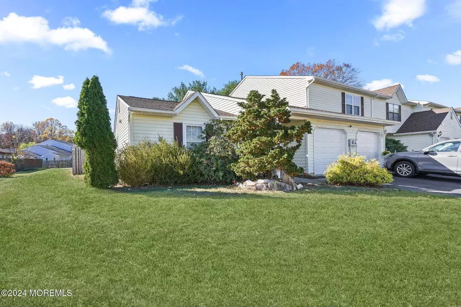 140 Harbor Circle, Freehold, NJ 07728