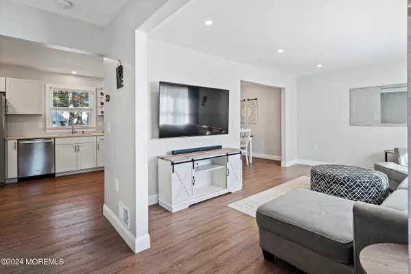 Howell, NJ 07731,21 Albatross Drive