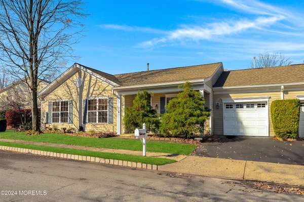 7 Autumntide Drive, Lakewood, NJ 08701