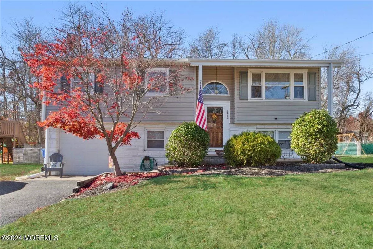 Jackson, NJ 08527,132 Susan Drive