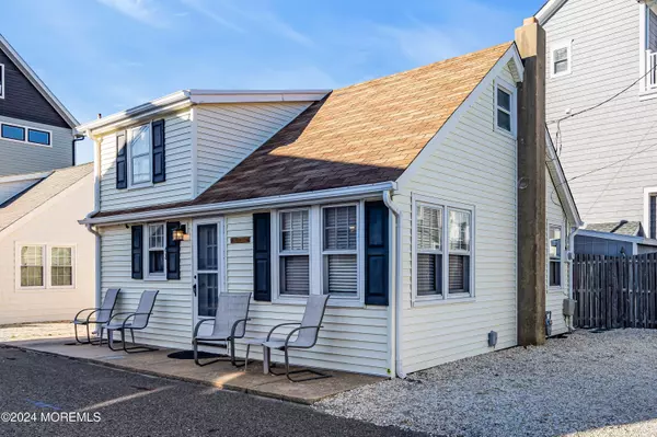 Lavallette, NJ 08735,68 Barnegat Way