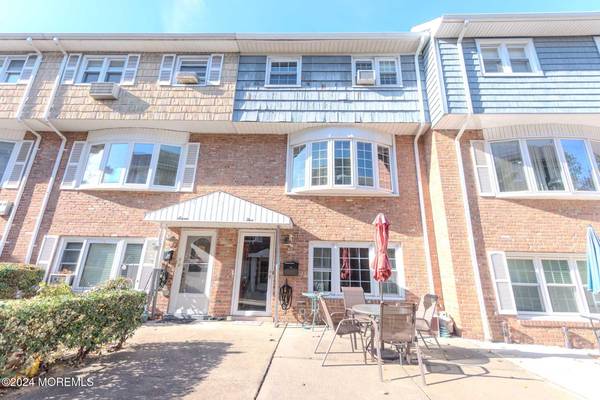 5 Elna Court, Bayonne, NJ 07002