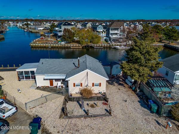 6 Spar Court, Little Egg Harbor, NJ 08087