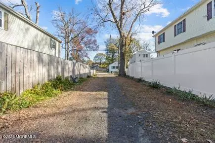 Keansburg, NJ 07734,15 Cottage Place