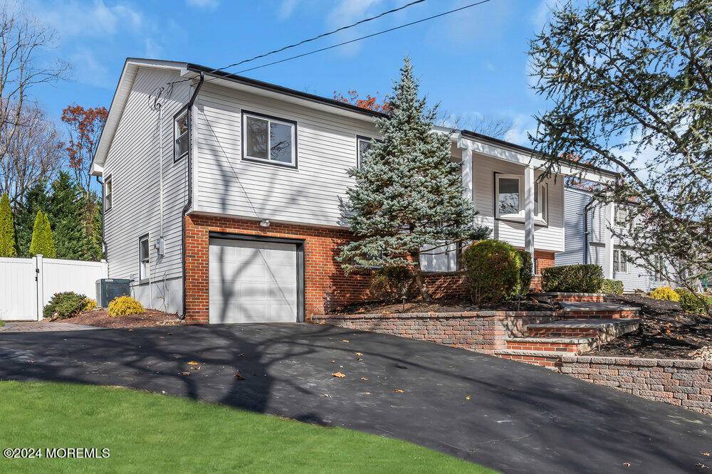 Manalapan, NJ 07726,11 Juniper Avenue