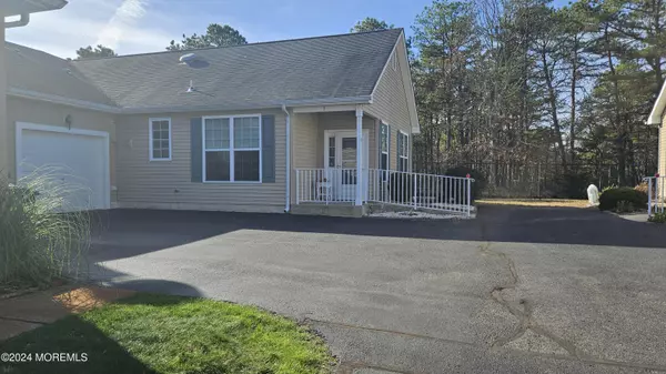 7 Walkabout Court, Manchester, NJ 08759