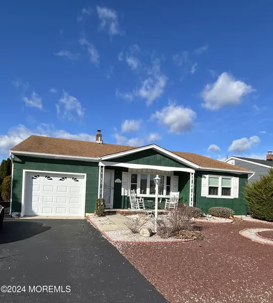 15 Mapleton Road, Toms River, NJ 08757