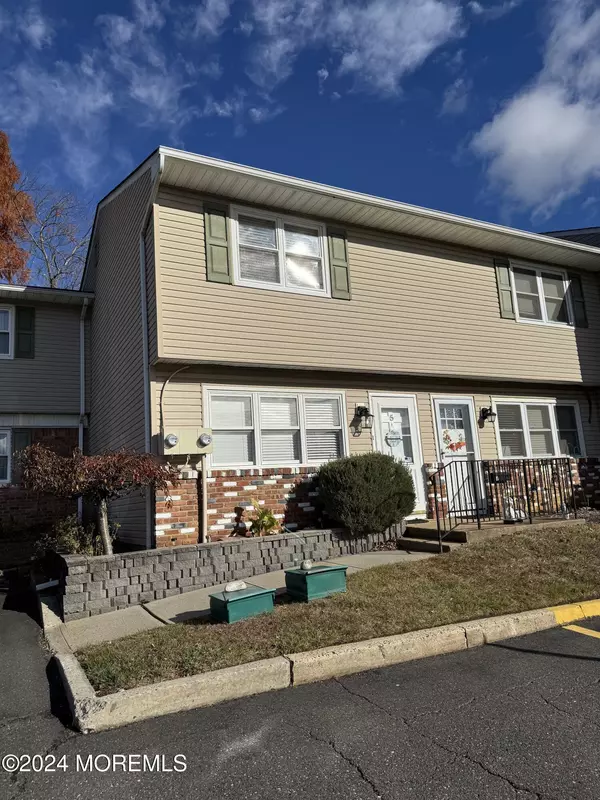 Matawan, NJ 07747,5 Kansas Court