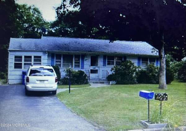 18 Oakside Drive, Toms River, NJ 08755