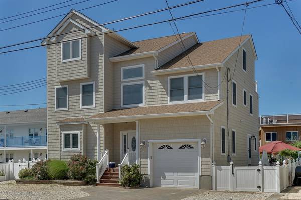 28 1st Avenue, Seaside Park, NJ 08752