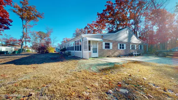 10 Holly Street, Toms River, NJ 08757