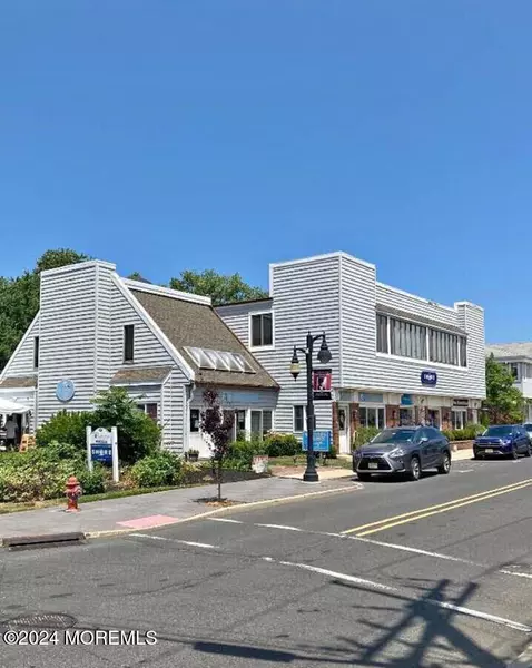 29 Beach Road #202, Monmouth Beach, NJ 07750